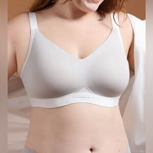 NWT Comfelie Airlight free underwire comfy casual bra size Small plus cozy light